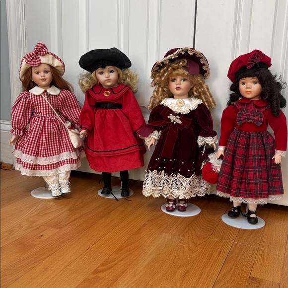 Porcelain dolls to grow a young mind’s imagination. - Picture 16 of 16